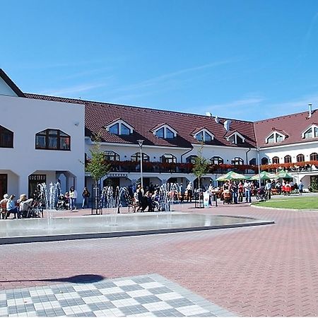 Hotel Slunecni Dvur Брно Экстерьер фото