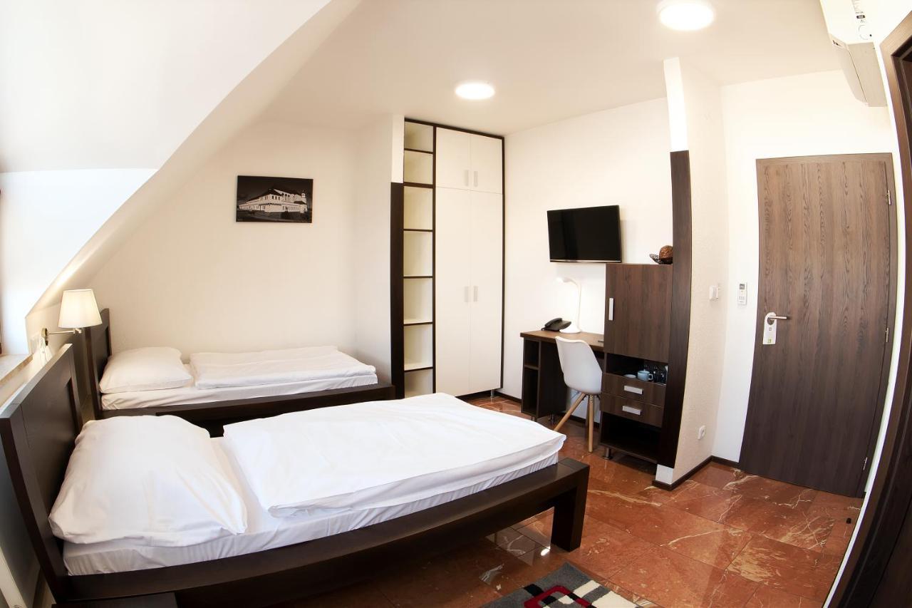 Hotel Slunecni Dvur Брно Экстерьер фото