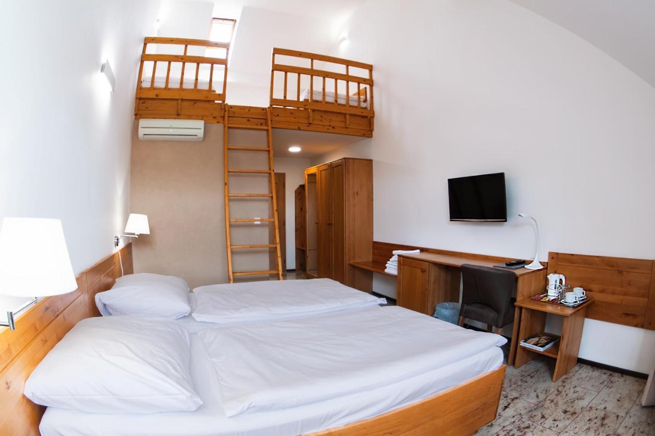 Hotel Slunecni Dvur Брно Экстерьер фото
